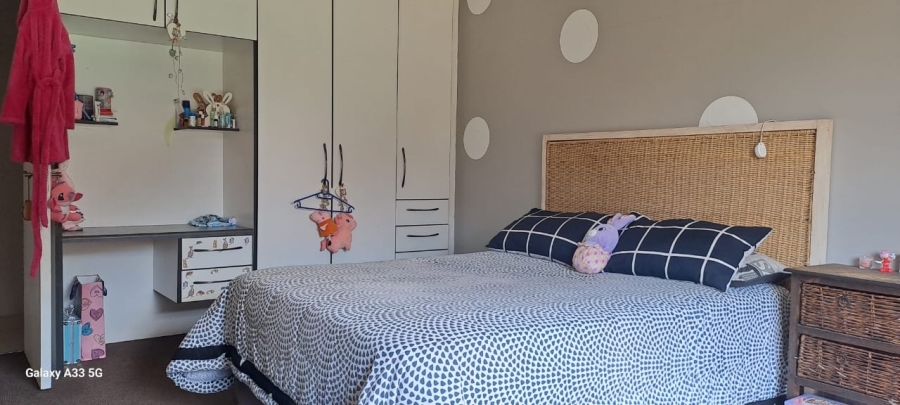 4 Bedroom Property for Sale in Lodeyko Gauteng