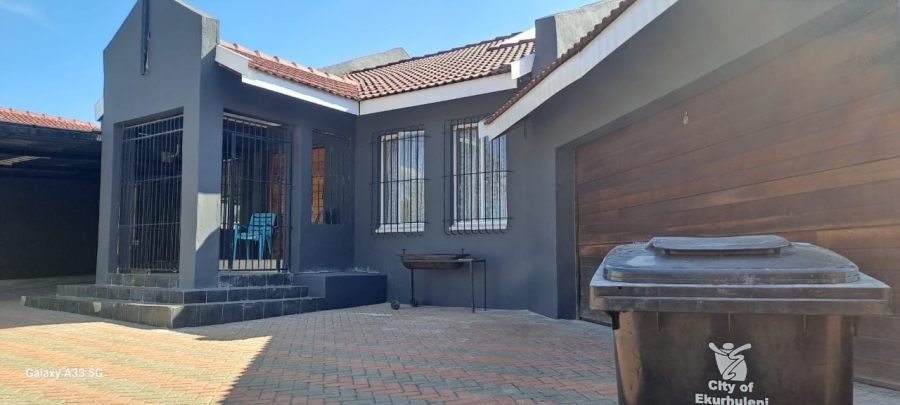 4 Bedroom Property for Sale in Lodeyko Gauteng