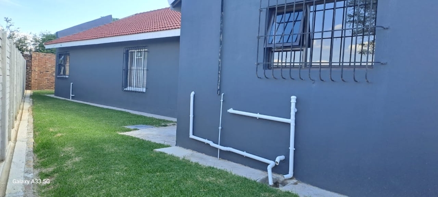 4 Bedroom Property for Sale in Lodeyko Gauteng