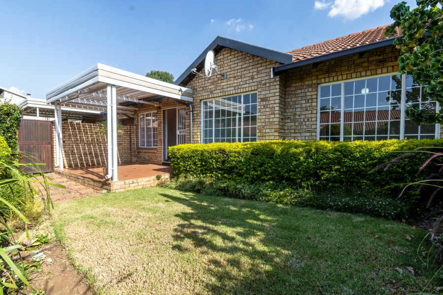 2 Bedroom Property for Sale in Die Wilgers Gauteng