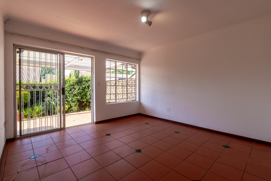 2 Bedroom Property for Sale in Die Wilgers Gauteng