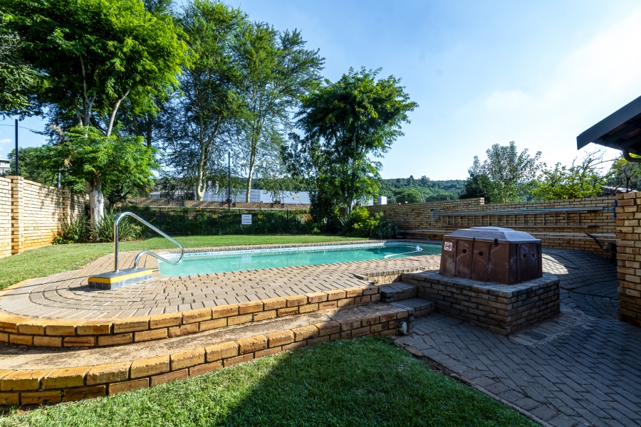 2 Bedroom Property for Sale in Die Wilgers Gauteng