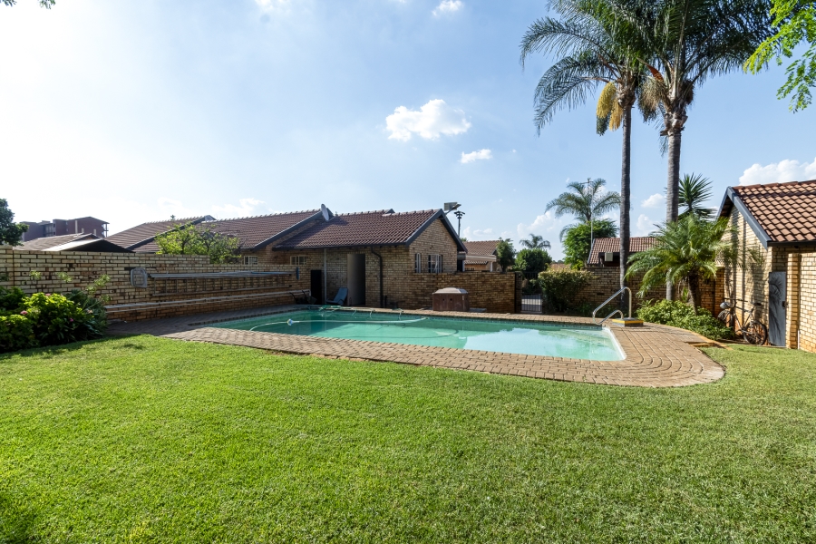2 Bedroom Property for Sale in Die Wilgers Gauteng