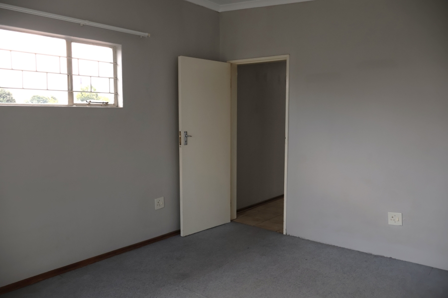 1 Bedroom Property for Sale in Discovery Gauteng