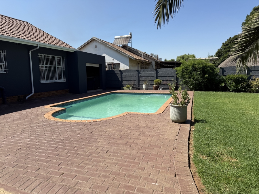 4 Bedroom Property for Sale in Vanderbijlpark SE 6 Gauteng