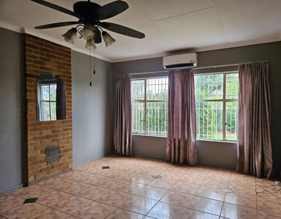 4 Bedroom Property for Sale in Vanderbijlpark SE 6 Gauteng