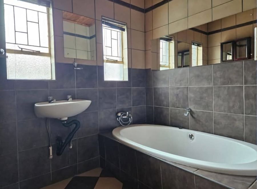 4 Bedroom Property for Sale in Vanderbijlpark SE 6 Gauteng