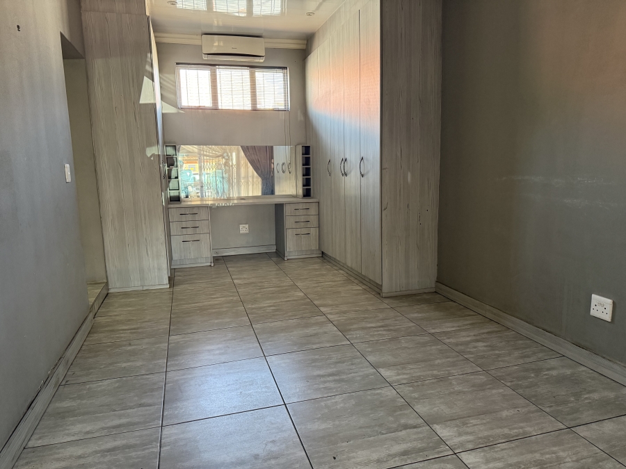 4 Bedroom Property for Sale in Vanderbijlpark SE 6 Gauteng