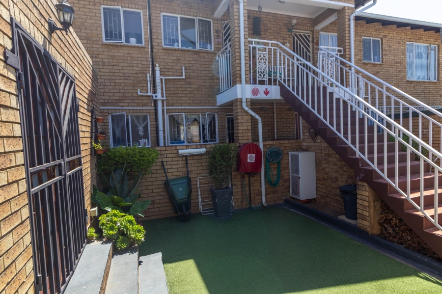 3 Bedroom Property for Sale in Birchleigh Gauteng