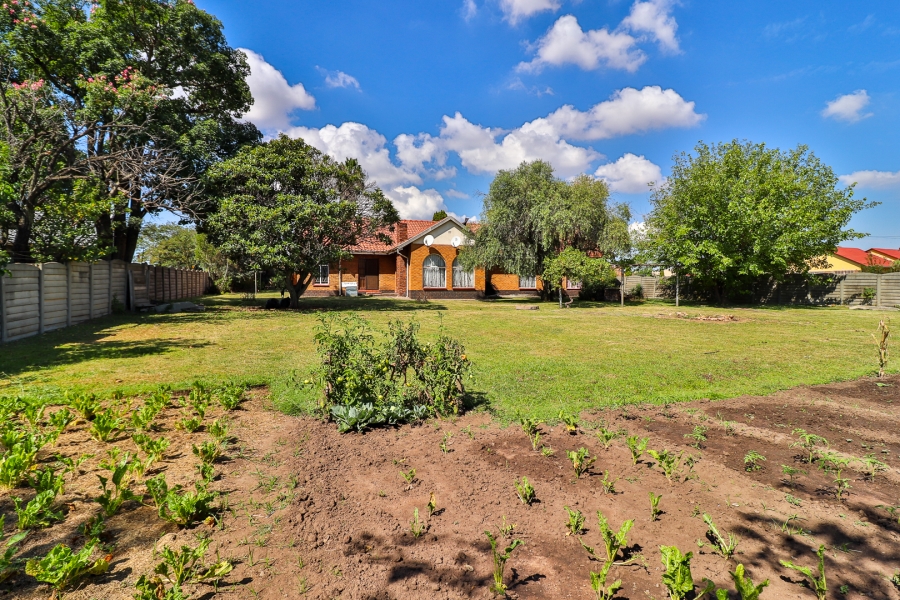 4 Bedroom Property for Sale in Dunnottar Gauteng