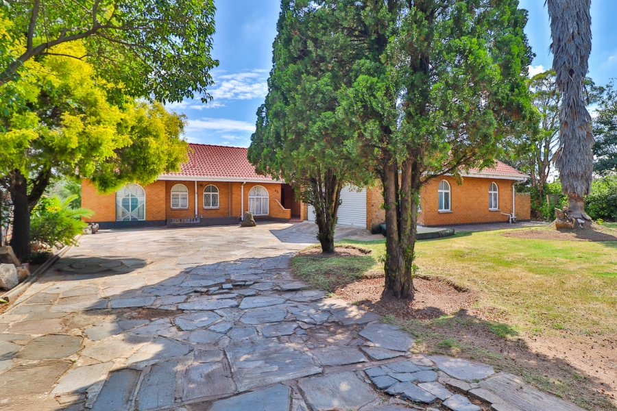 4 Bedroom Property for Sale in Dunnottar Gauteng