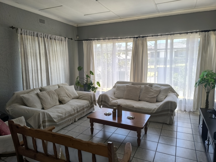 3 Bedroom Property for Sale in Linmeyer Gauteng