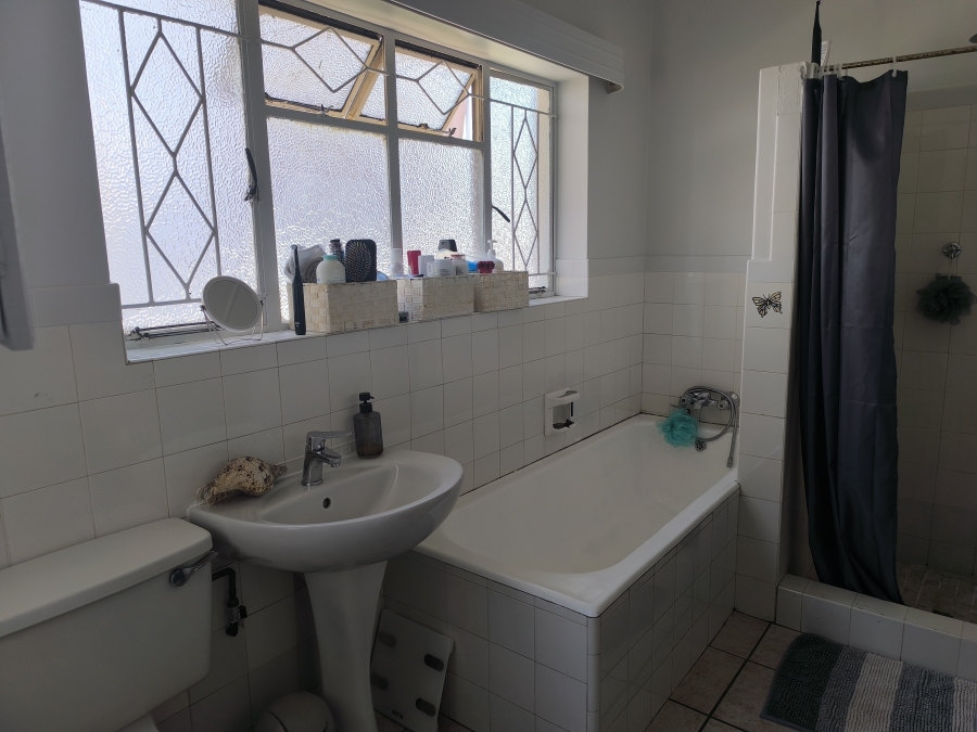3 Bedroom Property for Sale in Linmeyer Gauteng