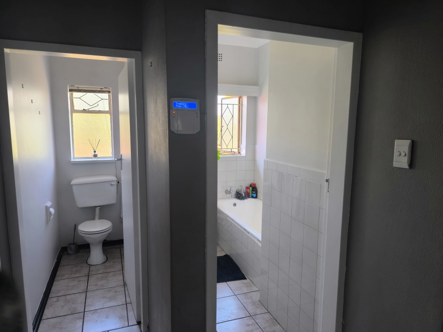 3 Bedroom Property for Sale in Linmeyer Gauteng