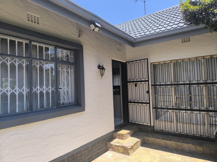 3 Bedroom Property for Sale in Linmeyer Gauteng