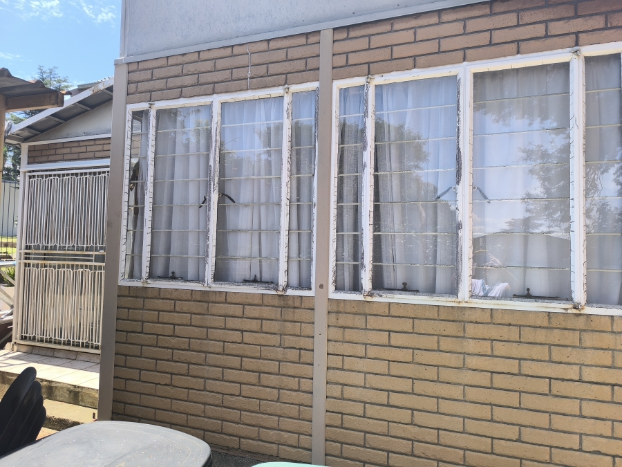 3 Bedroom Property for Sale in Linmeyer Gauteng