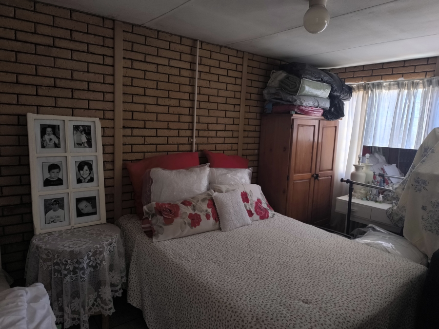 3 Bedroom Property for Sale in Linmeyer Gauteng