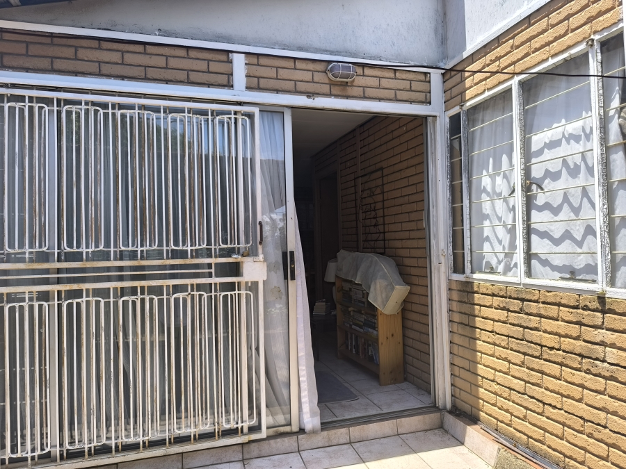 3 Bedroom Property for Sale in Linmeyer Gauteng