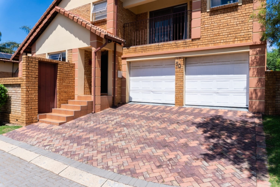 5 Bedroom Property for Sale in Eden Glen Gauteng