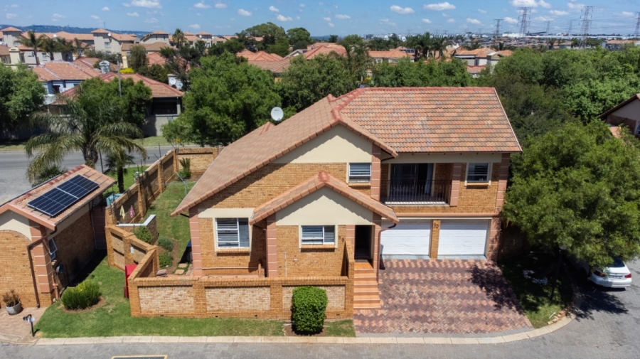 5 Bedroom Property for Sale in Eden Glen Gauteng