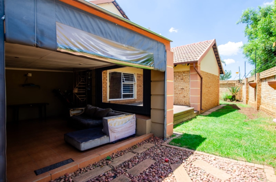 5 Bedroom Property for Sale in Eden Glen Gauteng