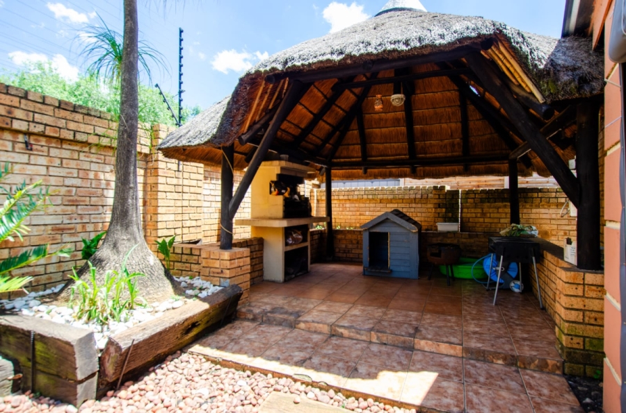 5 Bedroom Property for Sale in Eden Glen Gauteng