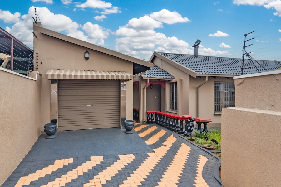 3 Bedroom Property for Sale in Protea Glen Gauteng