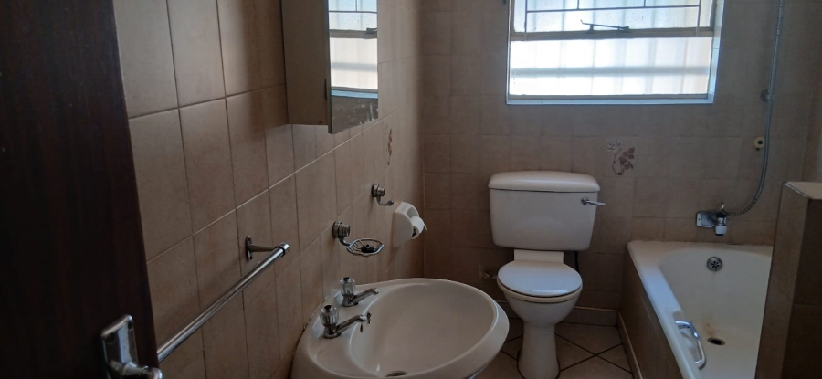 To Let 3 Bedroom Property for Rent in Flora Gardens Gauteng