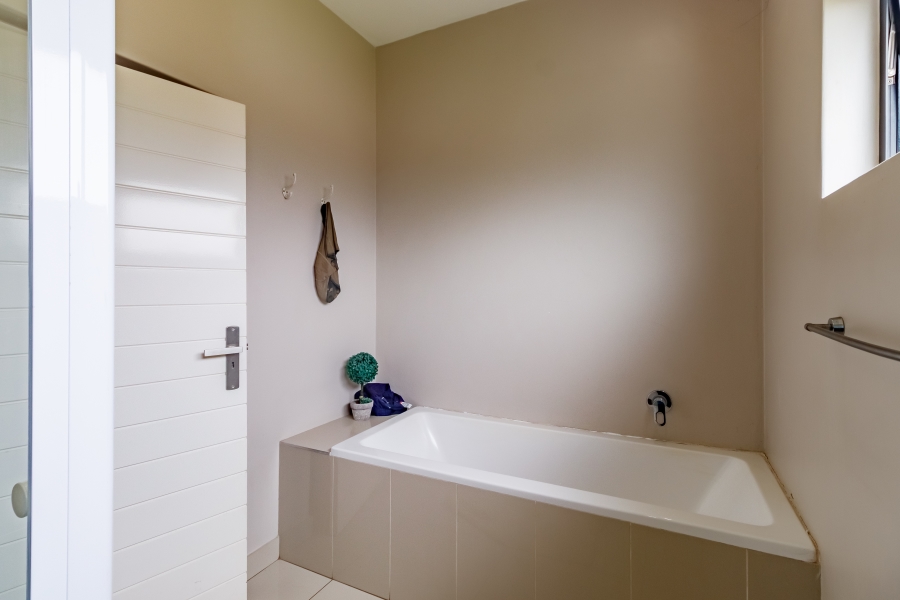 5 Bedroom Property for Sale in Midstream Estate Gauteng