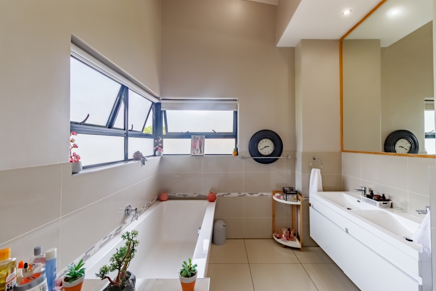 5 Bedroom Property for Sale in Midstream Estate Gauteng