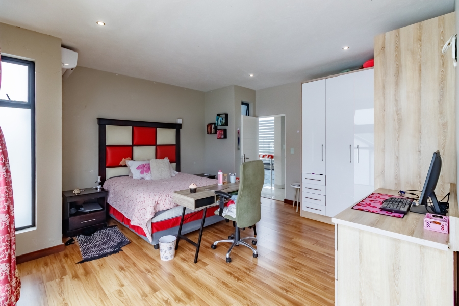 5 Bedroom Property for Sale in Midstream Estate Gauteng