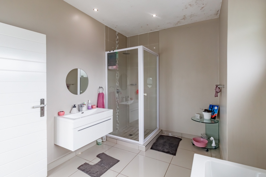 5 Bedroom Property for Sale in Midstream Estate Gauteng