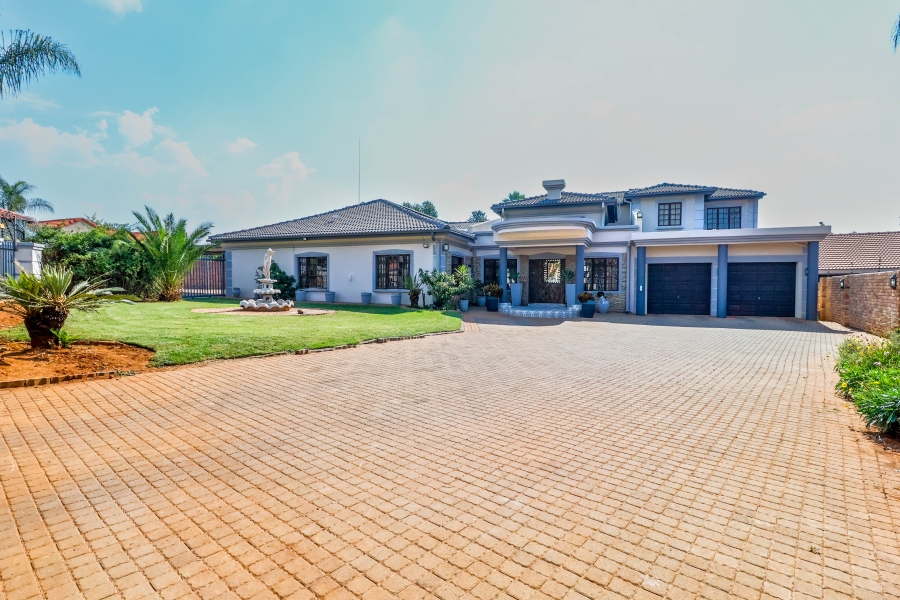 6 Bedroom Property for Sale in Eldoraigne Gauteng