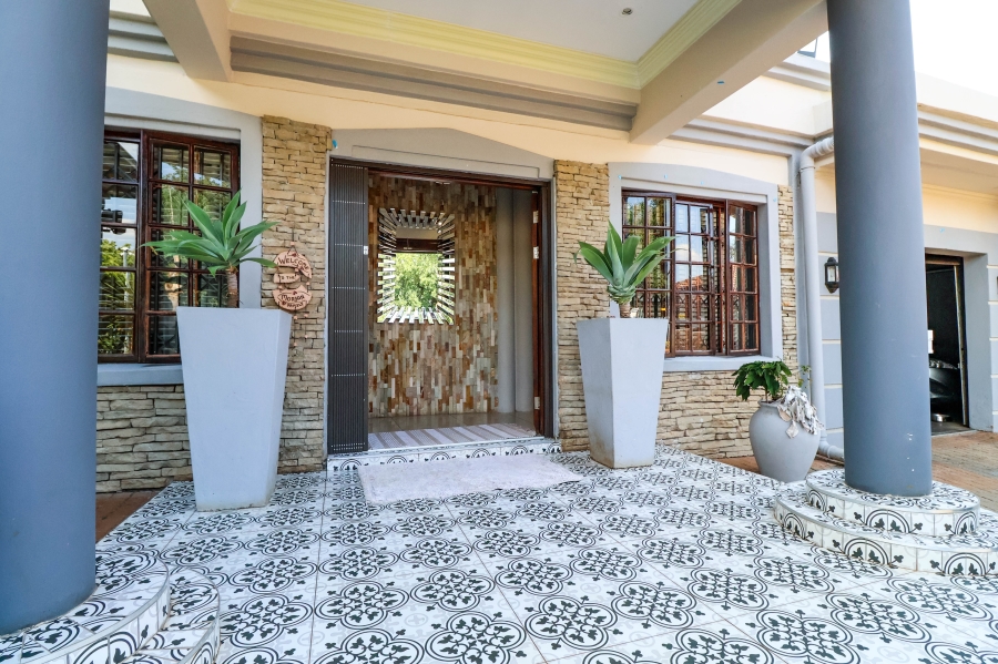 6 Bedroom Property for Sale in Eldoraigne Gauteng