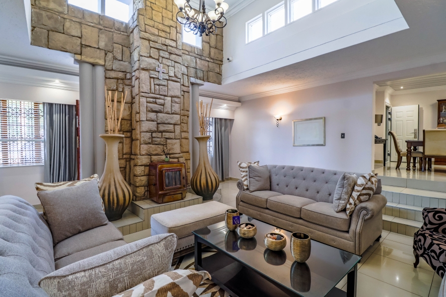 6 Bedroom Property for Sale in Eldoraigne Gauteng