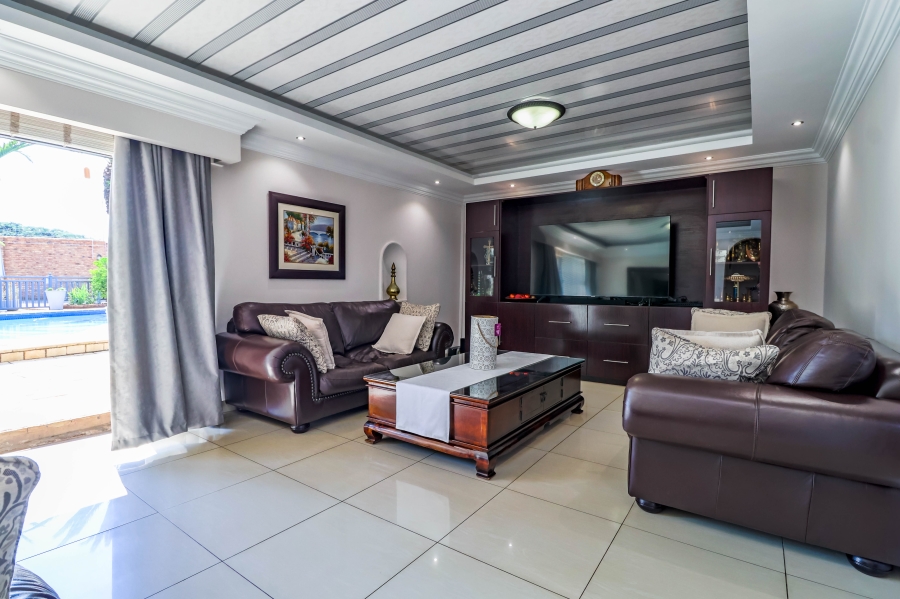 6 Bedroom Property for Sale in Eldoraigne Gauteng
