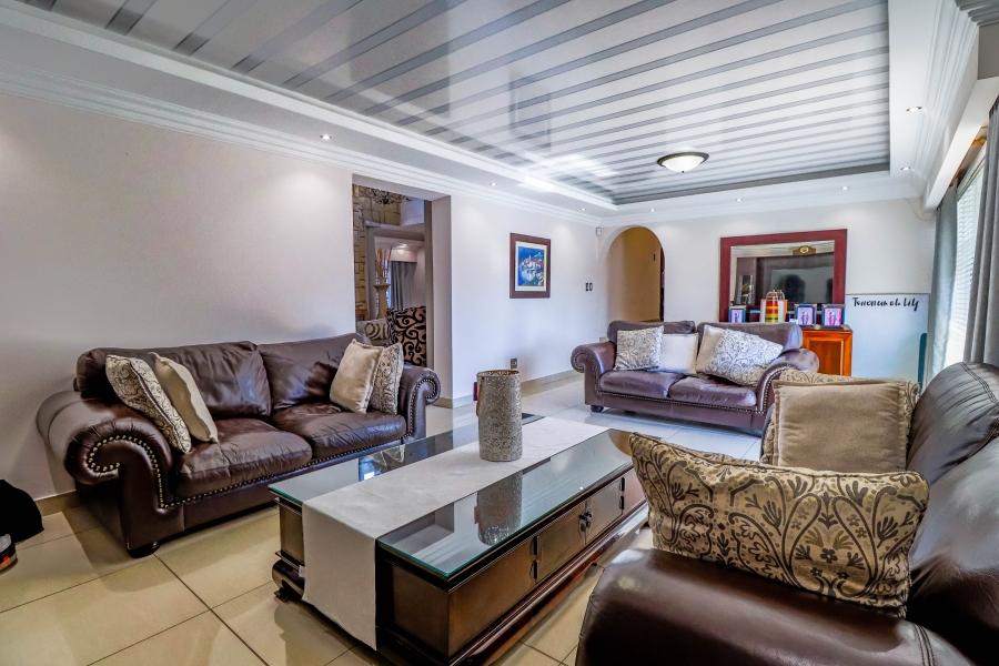 6 Bedroom Property for Sale in Eldoraigne Gauteng