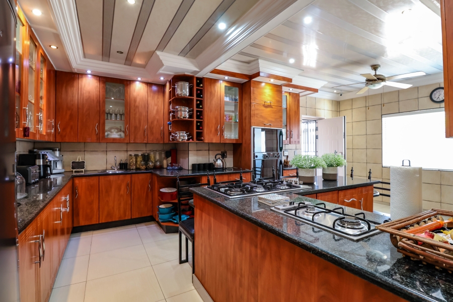 6 Bedroom Property for Sale in Eldoraigne Gauteng