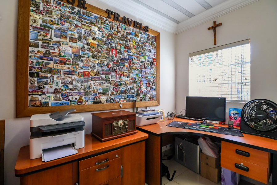 6 Bedroom Property for Sale in Eldoraigne Gauteng