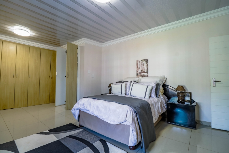 6 Bedroom Property for Sale in Eldoraigne Gauteng