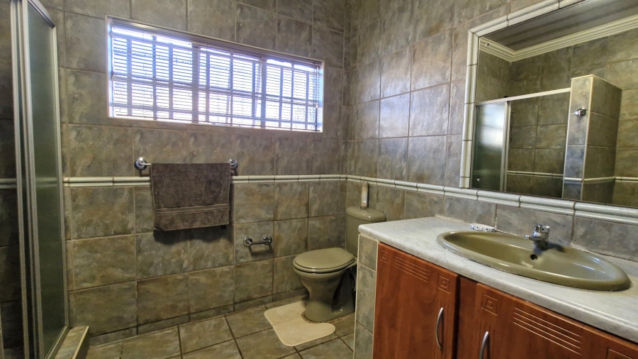 6 Bedroom Property for Sale in Eldoraigne Gauteng