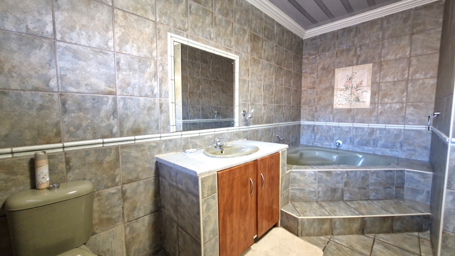 6 Bedroom Property for Sale in Eldoraigne Gauteng