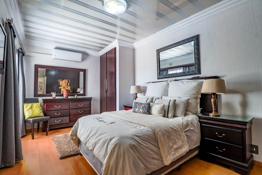 6 Bedroom Property for Sale in Eldoraigne Gauteng