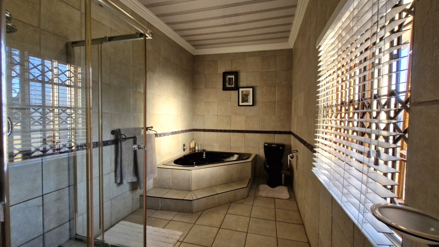 6 Bedroom Property for Sale in Eldoraigne Gauteng