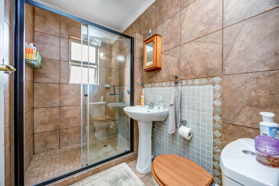 1 Bedroom Property for Sale in Broadacres Gauteng