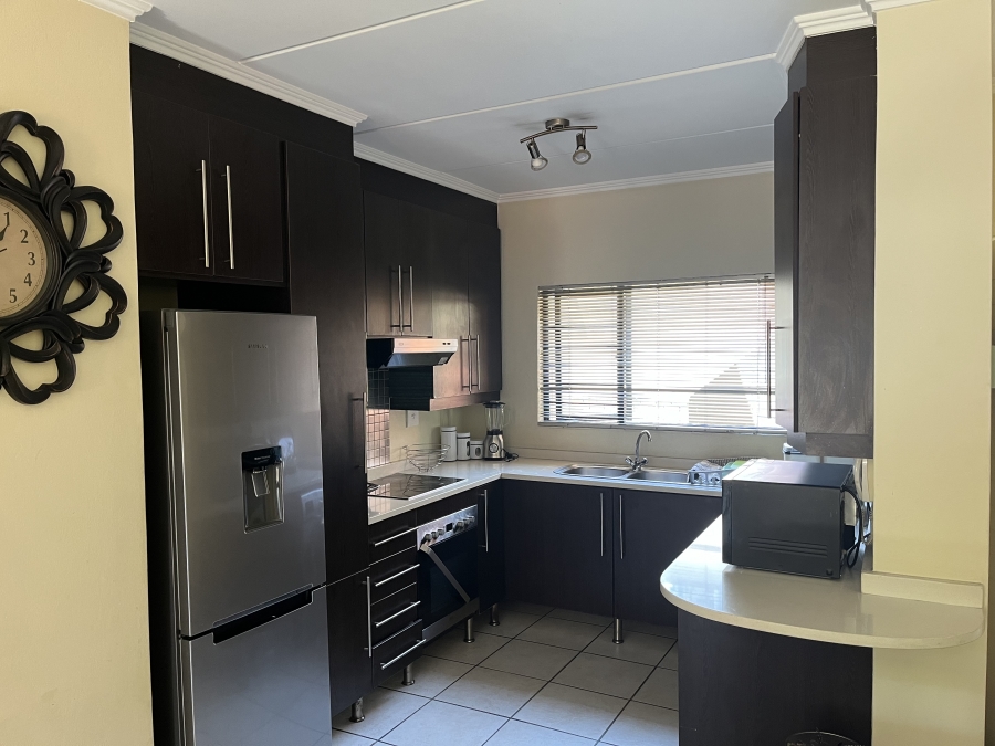 To Let 2 Bedroom Property for Rent in Douglasdale Gauteng