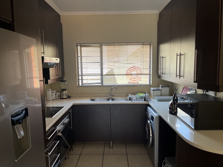 To Let 2 Bedroom Property for Rent in Douglasdale Gauteng