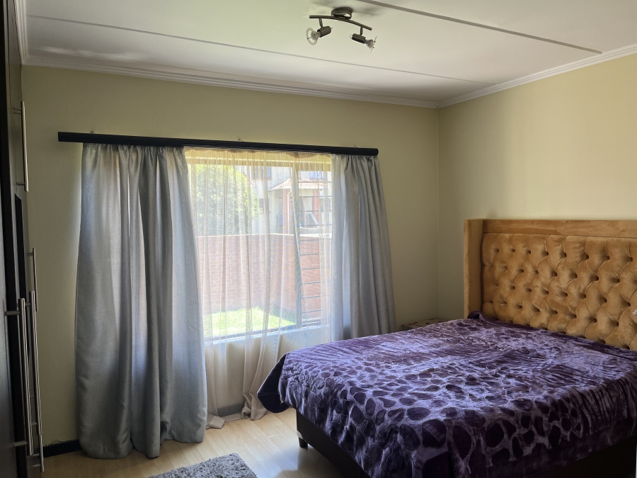To Let 2 Bedroom Property for Rent in Douglasdale Gauteng
