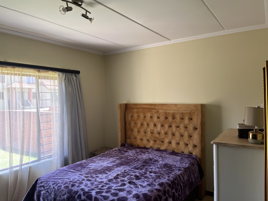To Let 2 Bedroom Property for Rent in Douglasdale Gauteng