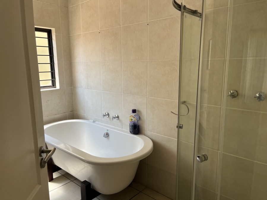 To Let 2 Bedroom Property for Rent in Douglasdale Gauteng